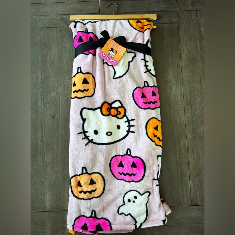 Hello Kitty Blanket - Picture 1 of 2
